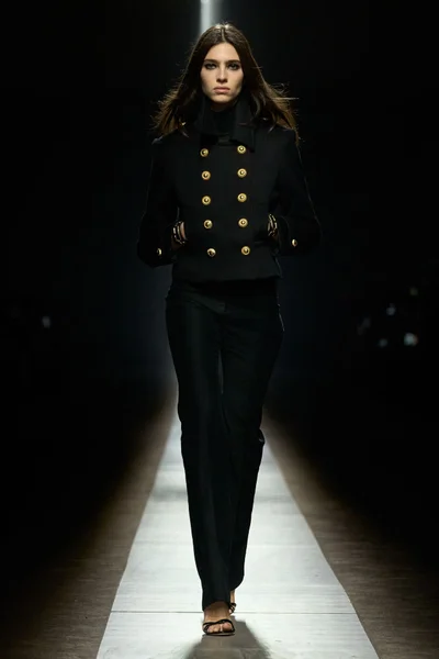 Look 3